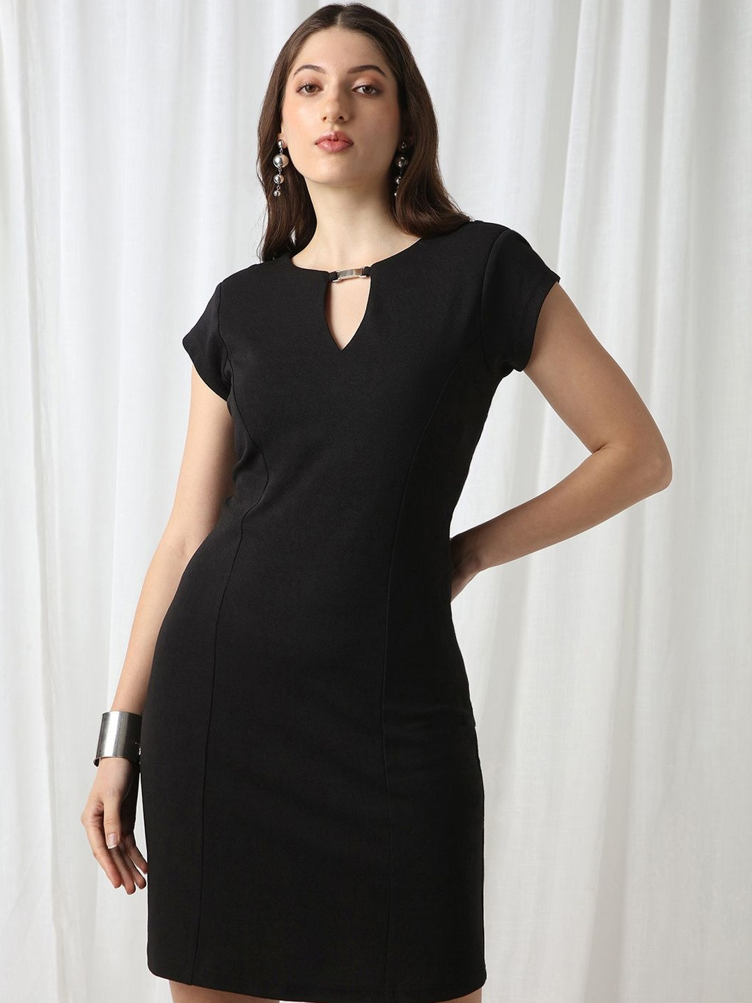Globus Women Keyhole Neck Short Sleeves Buckle Detail Mini Sheath Dress