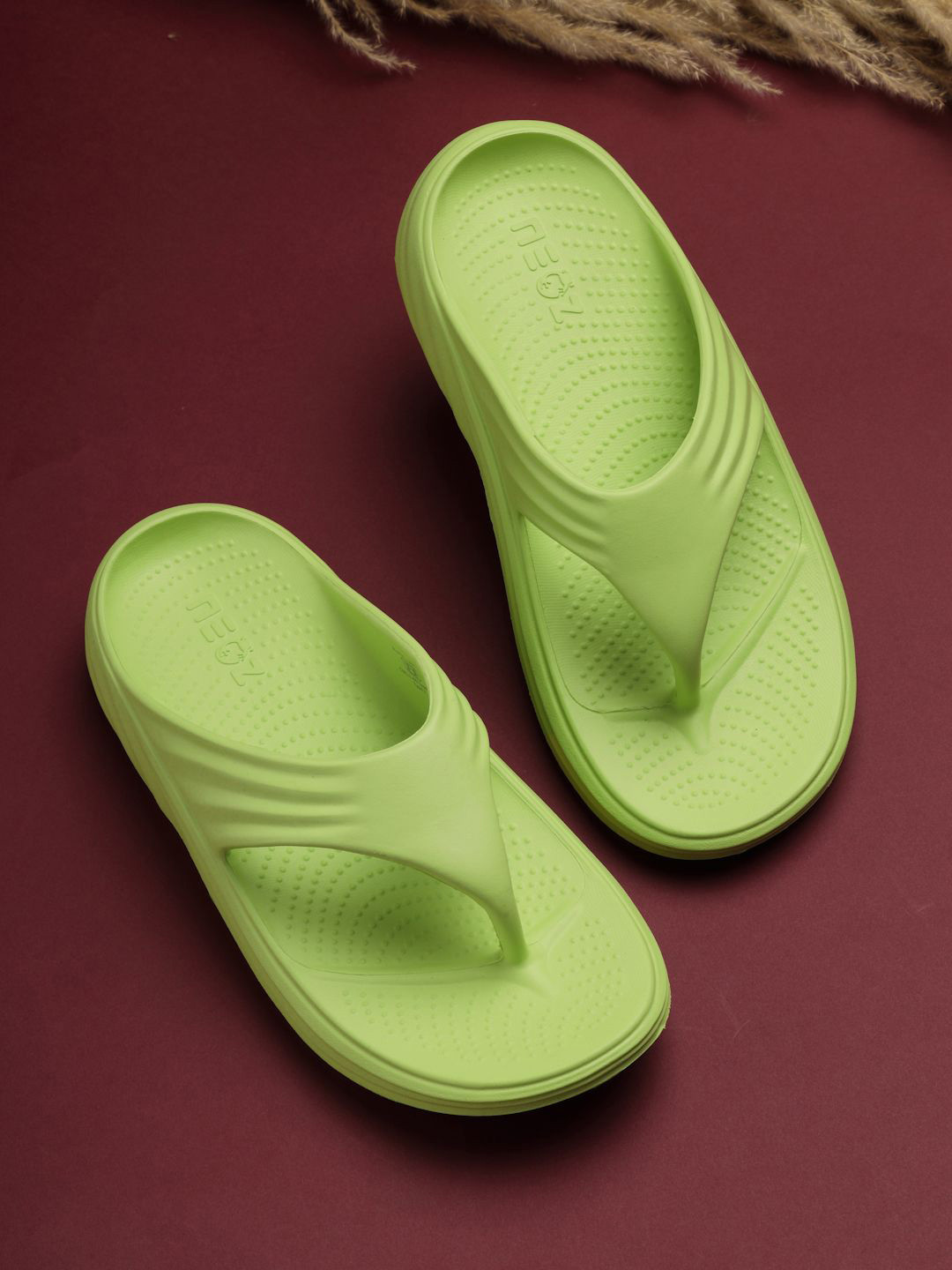 NEOZ Comfortable Outdoor Flip-flops