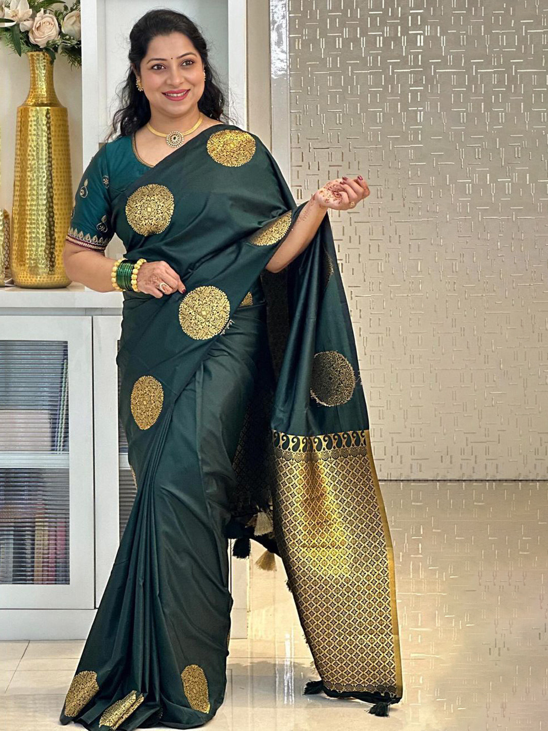 Shriyangan Woven Design Zari Art Silk Kanjeevaram Saree