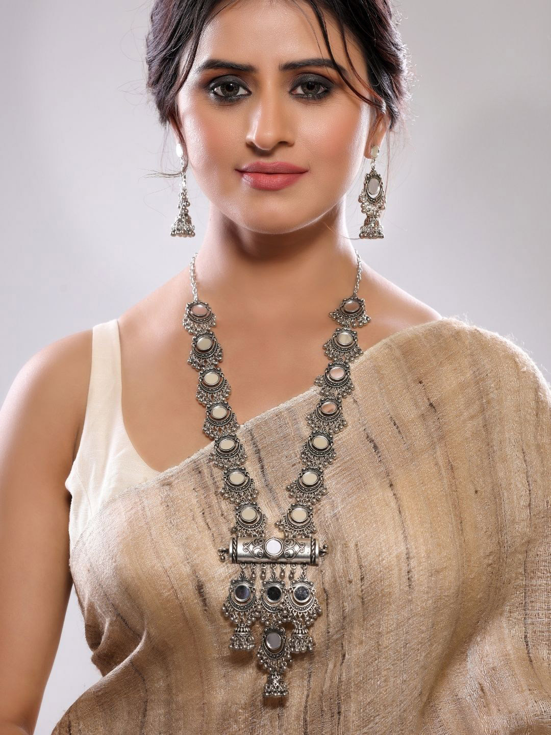 INC63 Silver-Plated Mirror Studded Oxidized Jewellery Set