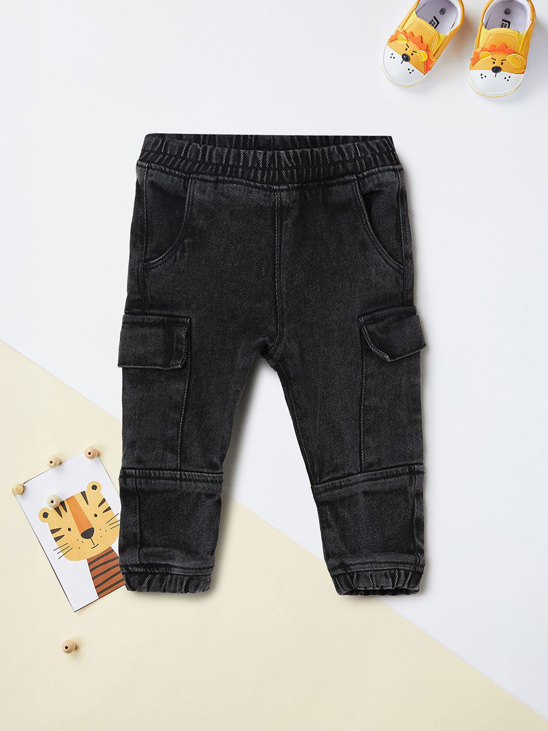 max Boys Plain Regular Fit Mid-Rise Trousers