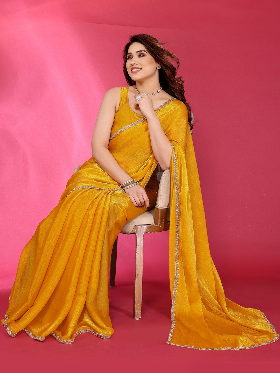 DIVASTRI Lace Border Art Silk Saree