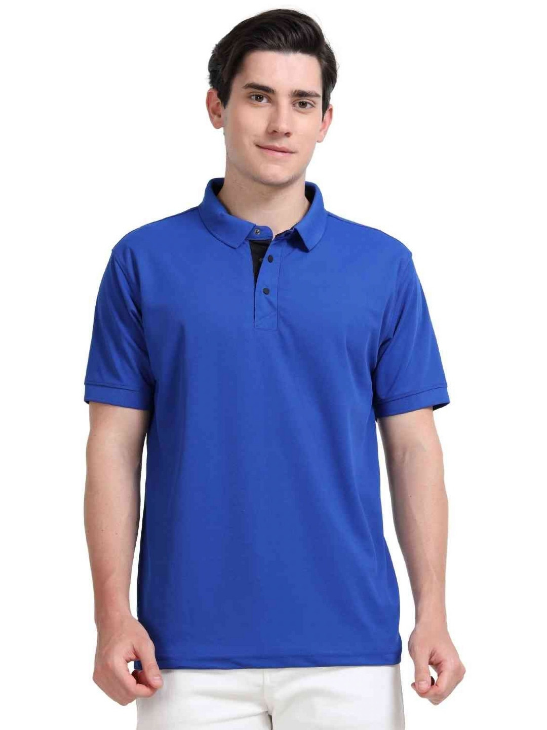 AMIGOS Men Solid Polo Collar T-shirt