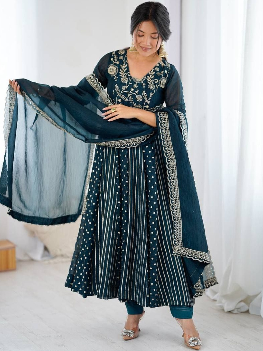 MAHI CREATION Women Ethnic Motifs Printed Empire Pure Silk Kurta with Trousers & With Dupatta