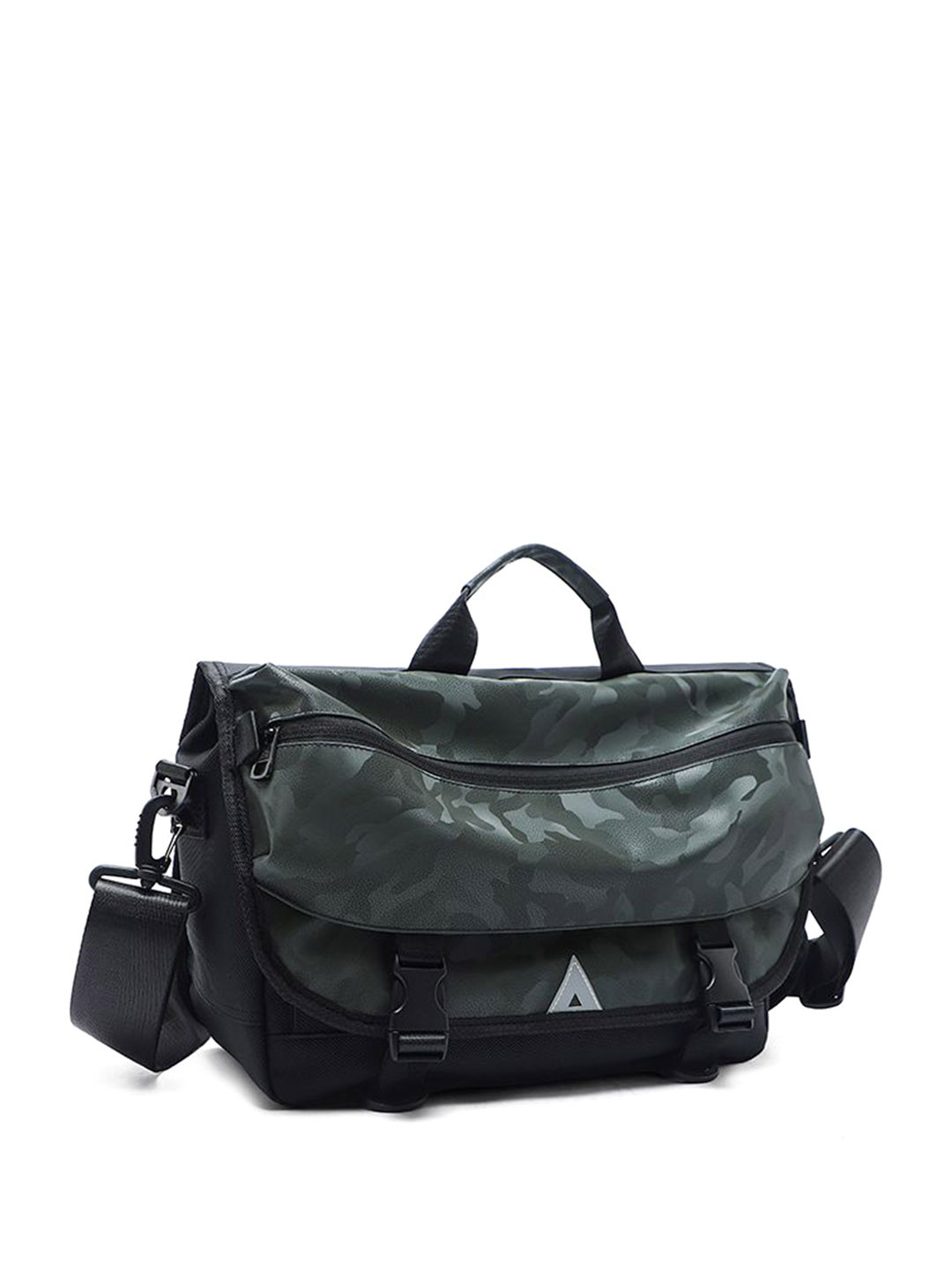 StyleCast x Revolte Men Printed Small Casual Duffel Bag