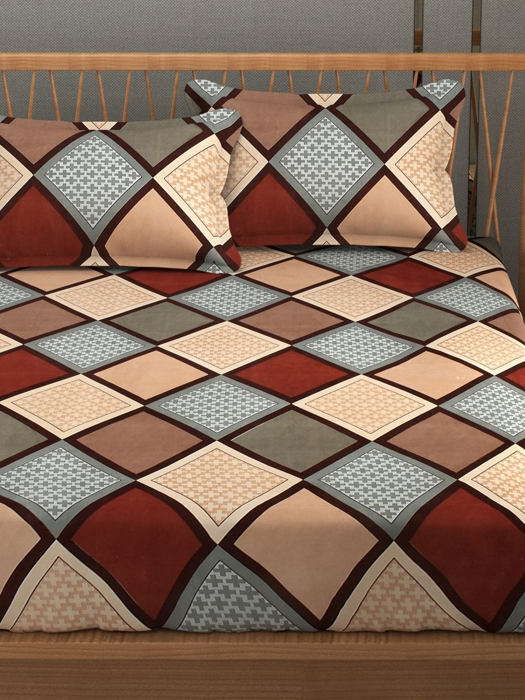 FURNOFY Brown Geometric Printed King Size Bedsheet With 2 Pillow Covers