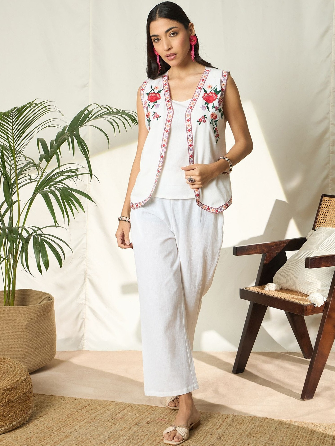 HERE&NOW Women White Pure Cotton Sleeveless Floral Thread Embroidery Co-Ords Set