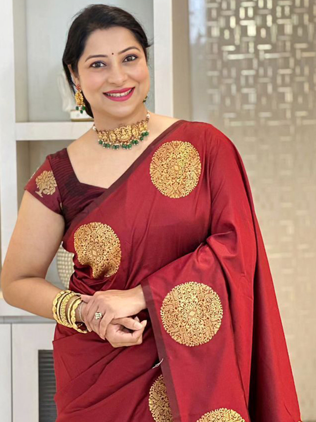 Shriyangan Floral Woven Design Zari Art Silk Kanjeevaram Saree