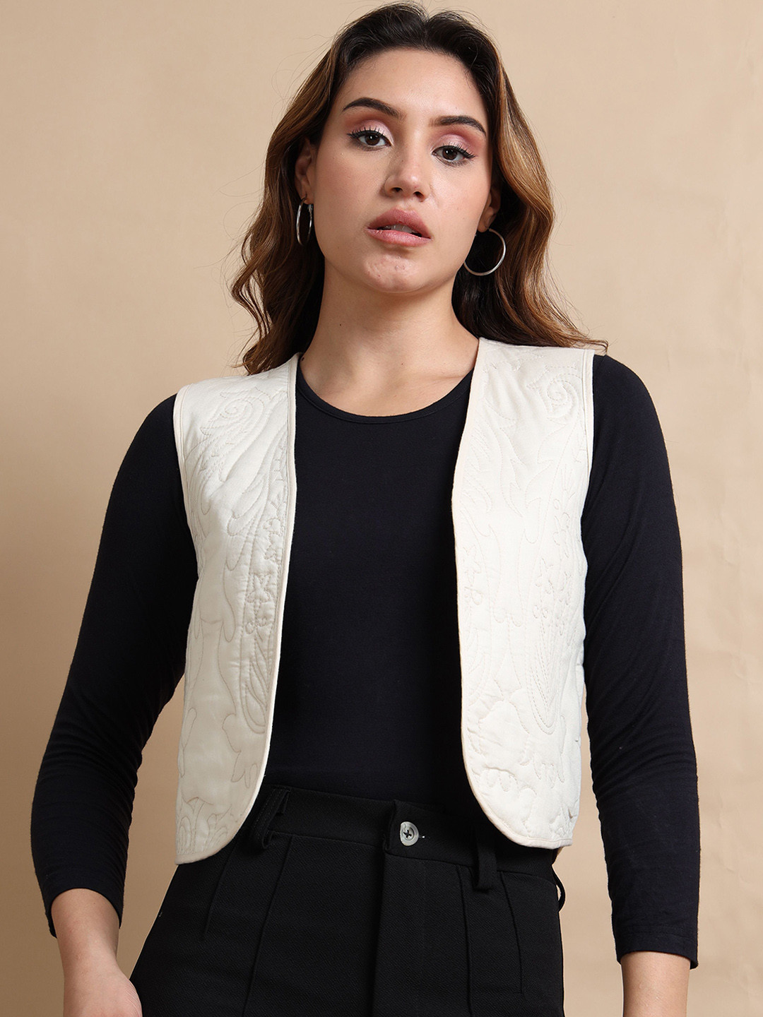Glam & Chique Women Sleeveless Quilted Embroidered Jacket