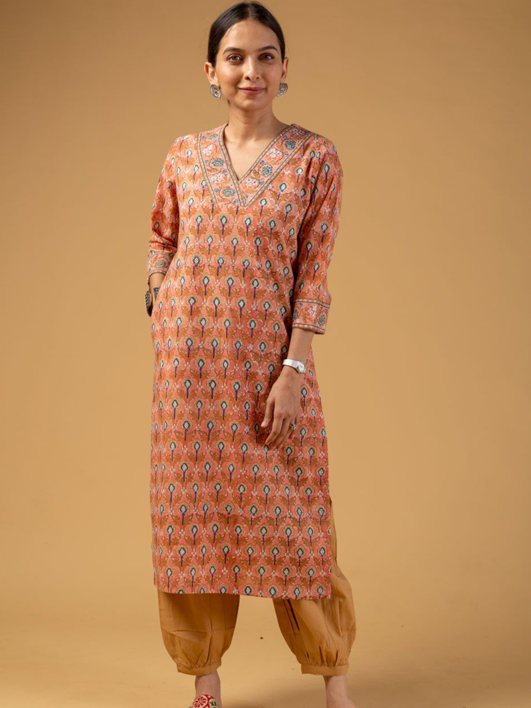 KUSVAA Women Floral Printed Gotta Patti Tanuja Cotton Blockprint Kurta