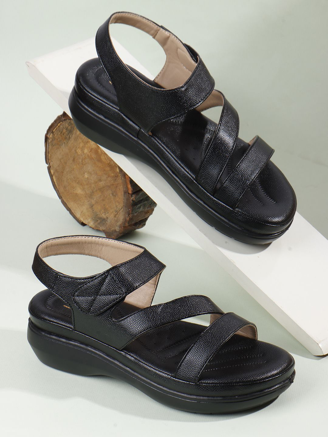 VENDOZ Women Textured Open Toe Platform Sandals