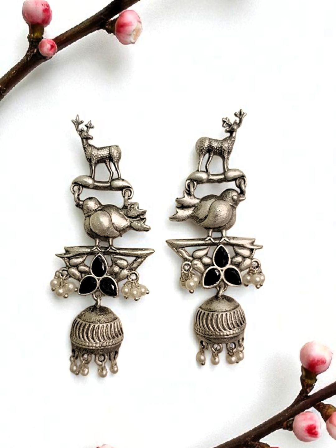 INDIAURA MODE Silver-Plated Stone Studded & Pearls Beaded Oxidised Dome Shaped Jhumkas