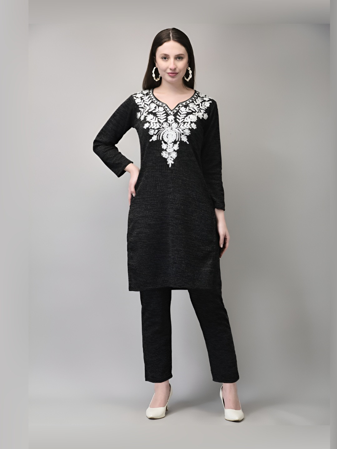 FNOCKS Ethnic Motifs Yoke Design V-Neck Thread Work Straight Winter Wear Kurta & Trousers