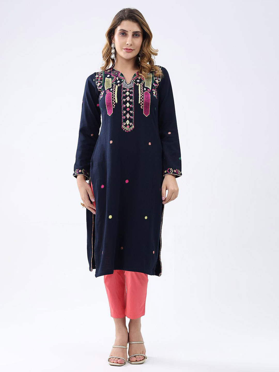 Monte Carlo Floral Embroidered Notch Neck Thread Work Woollen Straight Kurta