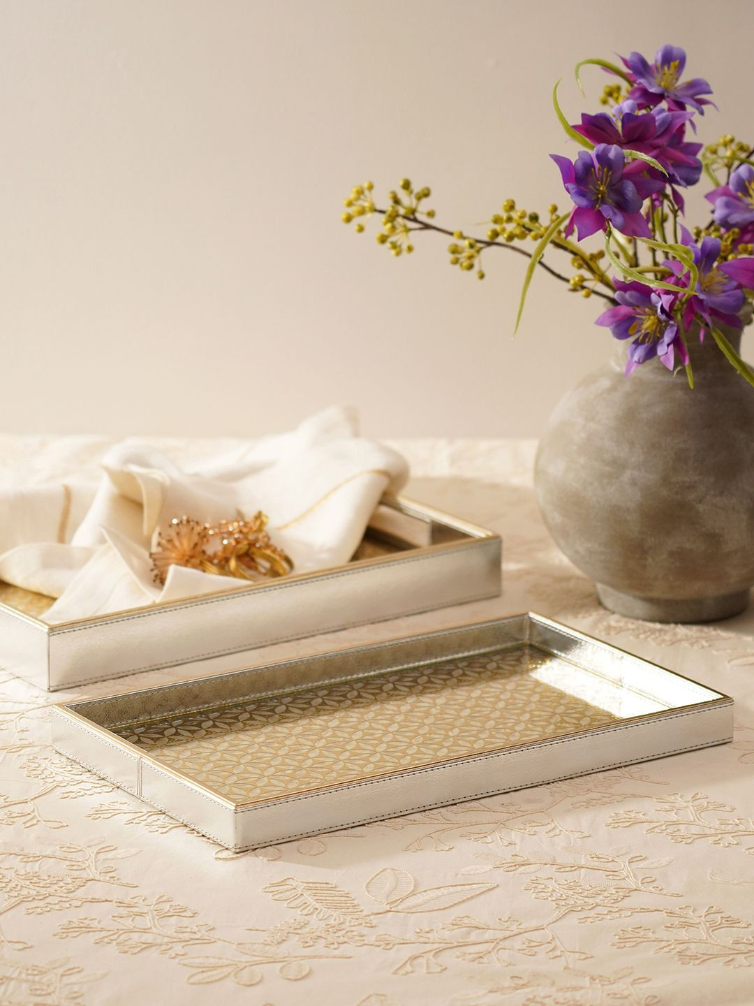 Pure Home and Living Silver-Toned & Gold-Toned Lazer Cut Faux Leather Food Platter