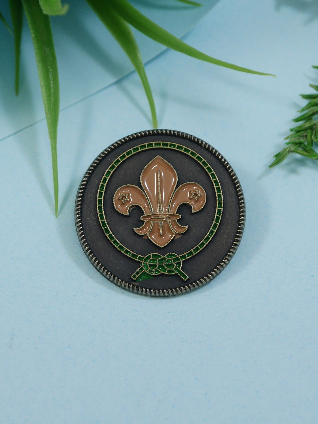 ADORN Unisex Vintage-Inspired Statement Brooch Pin