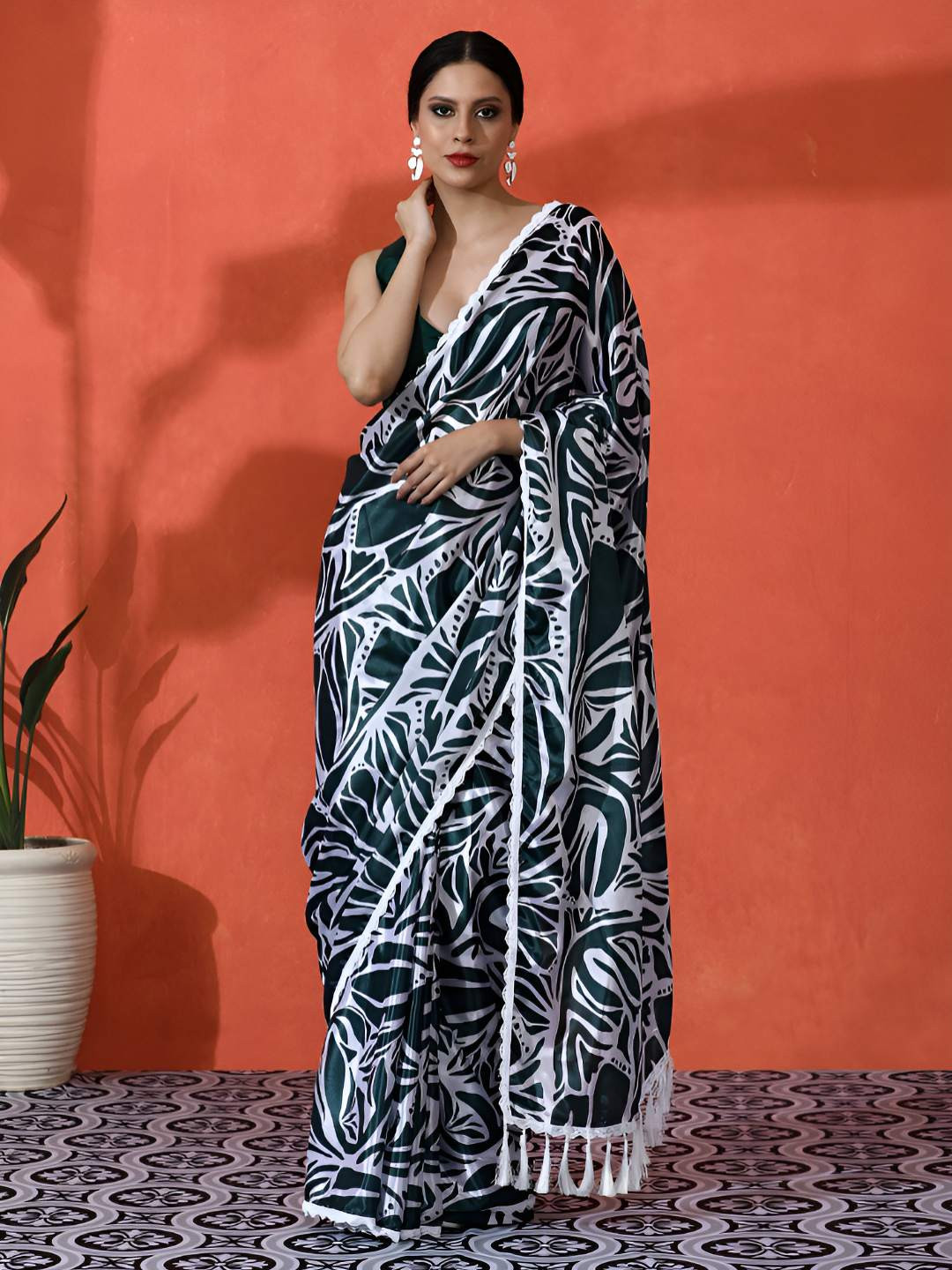 Desi Fusion Printed Jaali Saree with Art Silk Blouse Piece