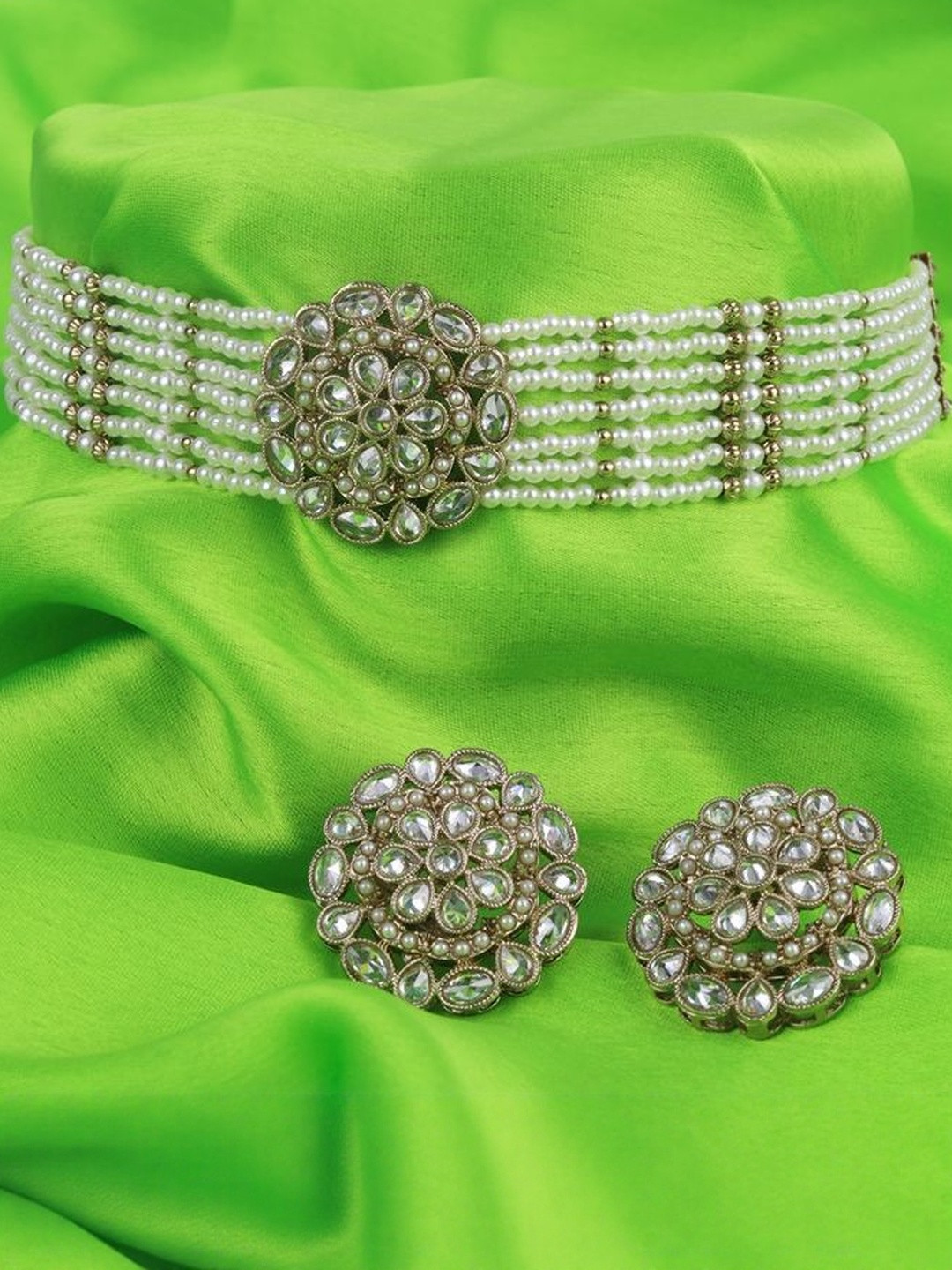 Saloni Fashion Jewellery Dazzling Flower Shape Silver Plated Collar Jewellery Set