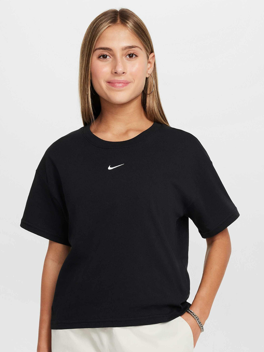 Nike Sportswear Essential Older Kids Girls Cotton T-shirt