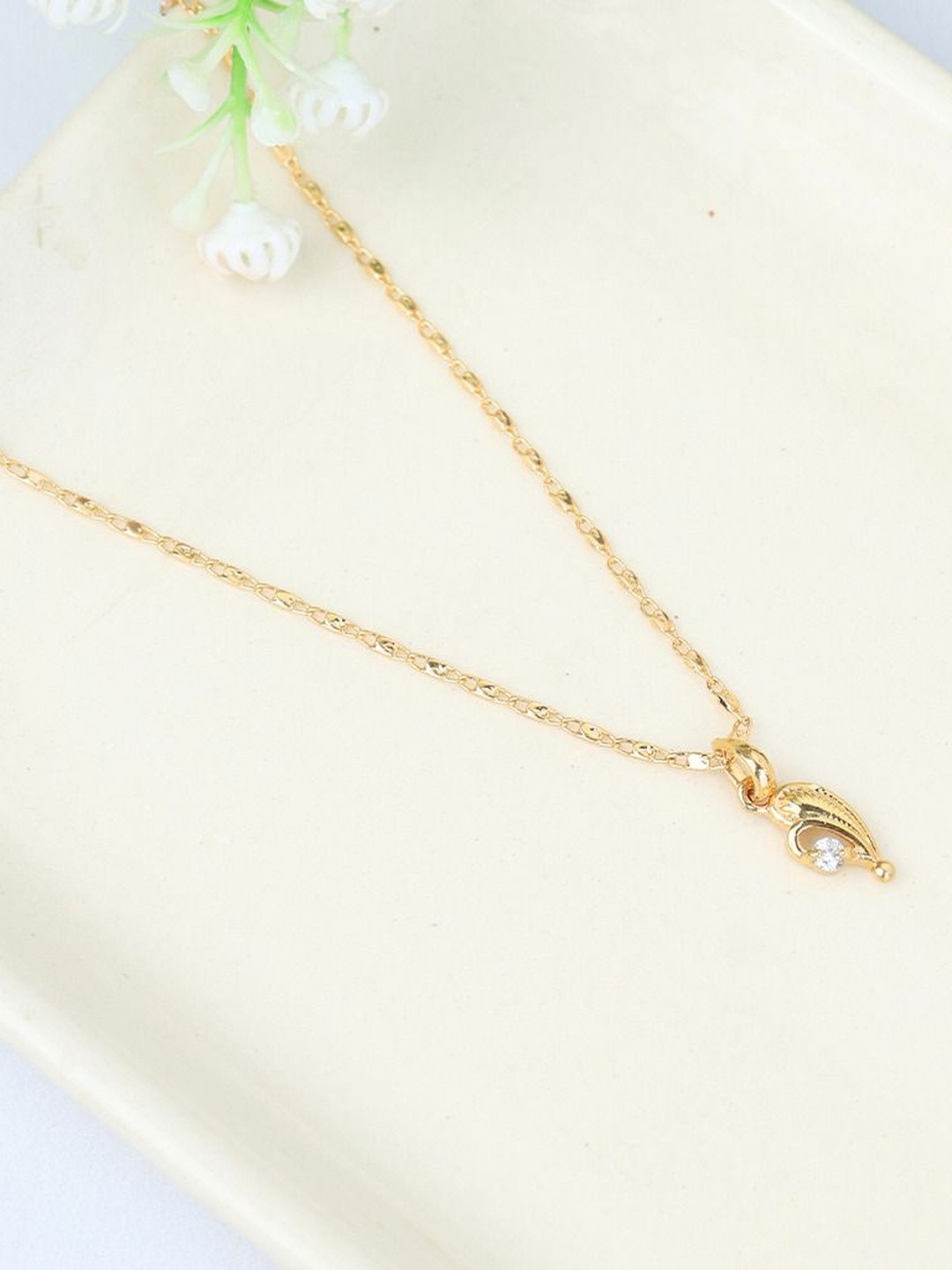 GARNISHA Women Gold Plated Leaf Heart Pendant With Chain