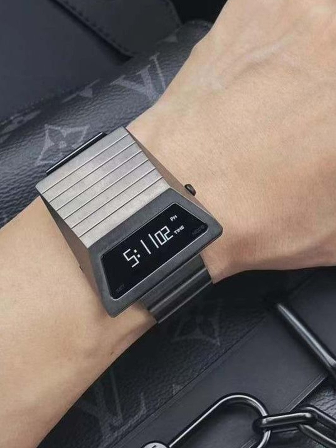 ZAADRAN Unisex Armored Stainless Steel Bracelet Style Analogue Watch Armored Tank