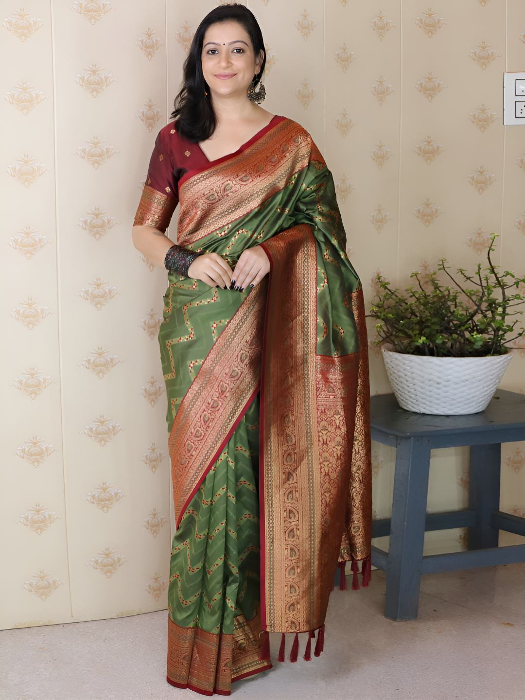 Nayanthara Trends Women's Banarasi Soft Silk Saree With Unstitched Blouse Piece