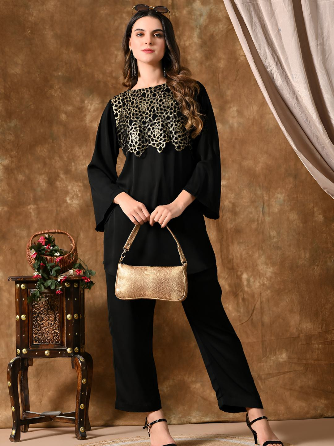 Demure by shiba Women Ethnic Motifs Self Design Regular Kurta with Trousers