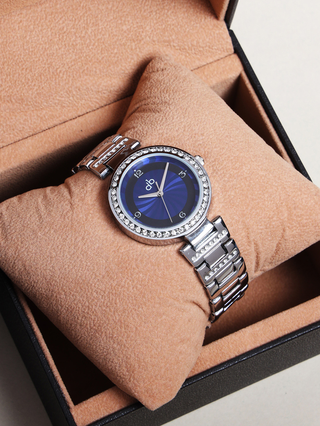 DressBerry Women Brass Dial & Bracelet Style Straps Analogue Watch DB402