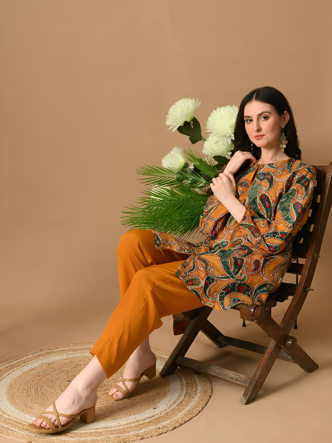 Demure by shiba Paisley Printed Georgette Kurti with Trousers
