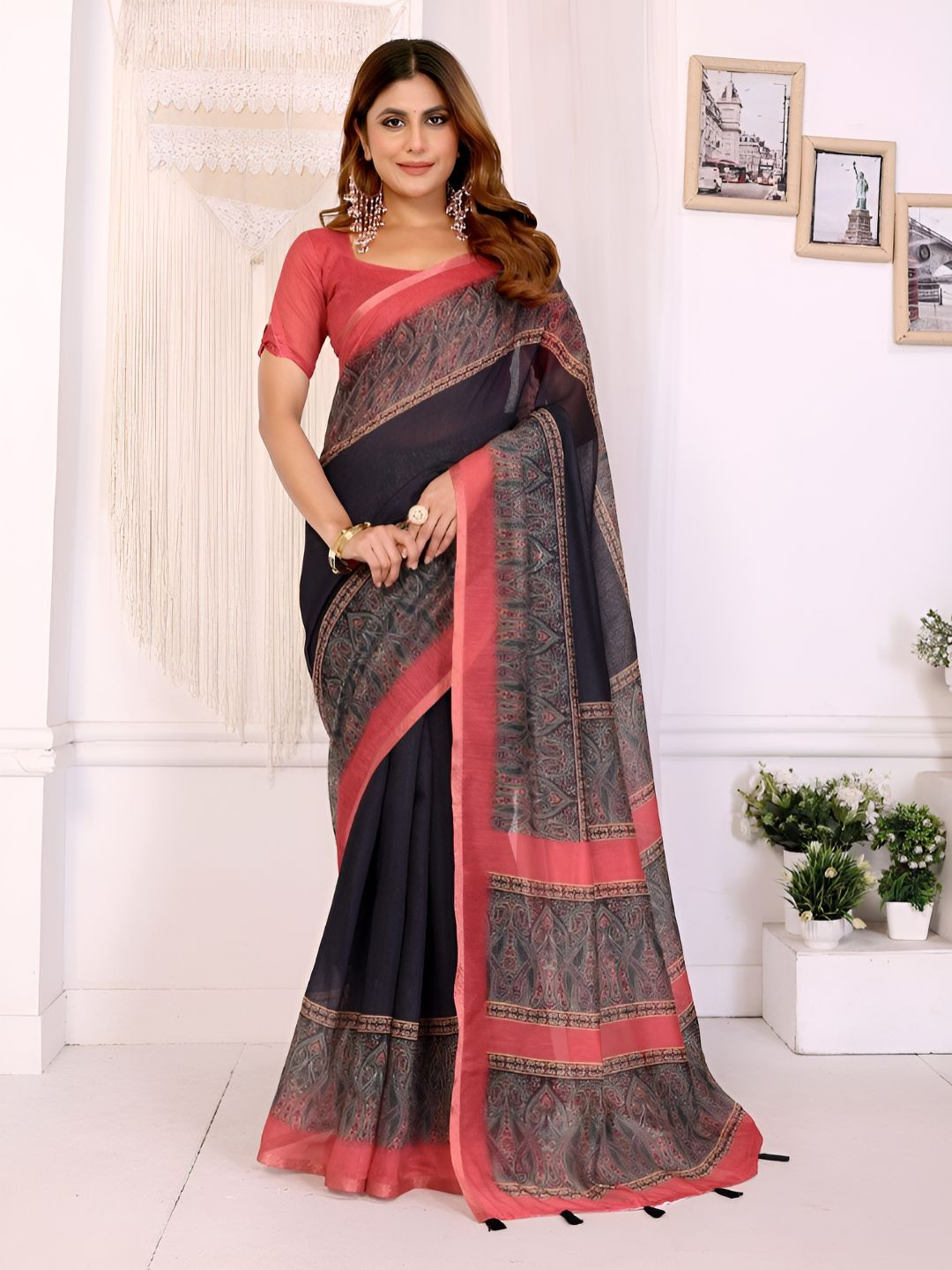 TRUSTED RAJVEER Woman Paisley Printed Saree