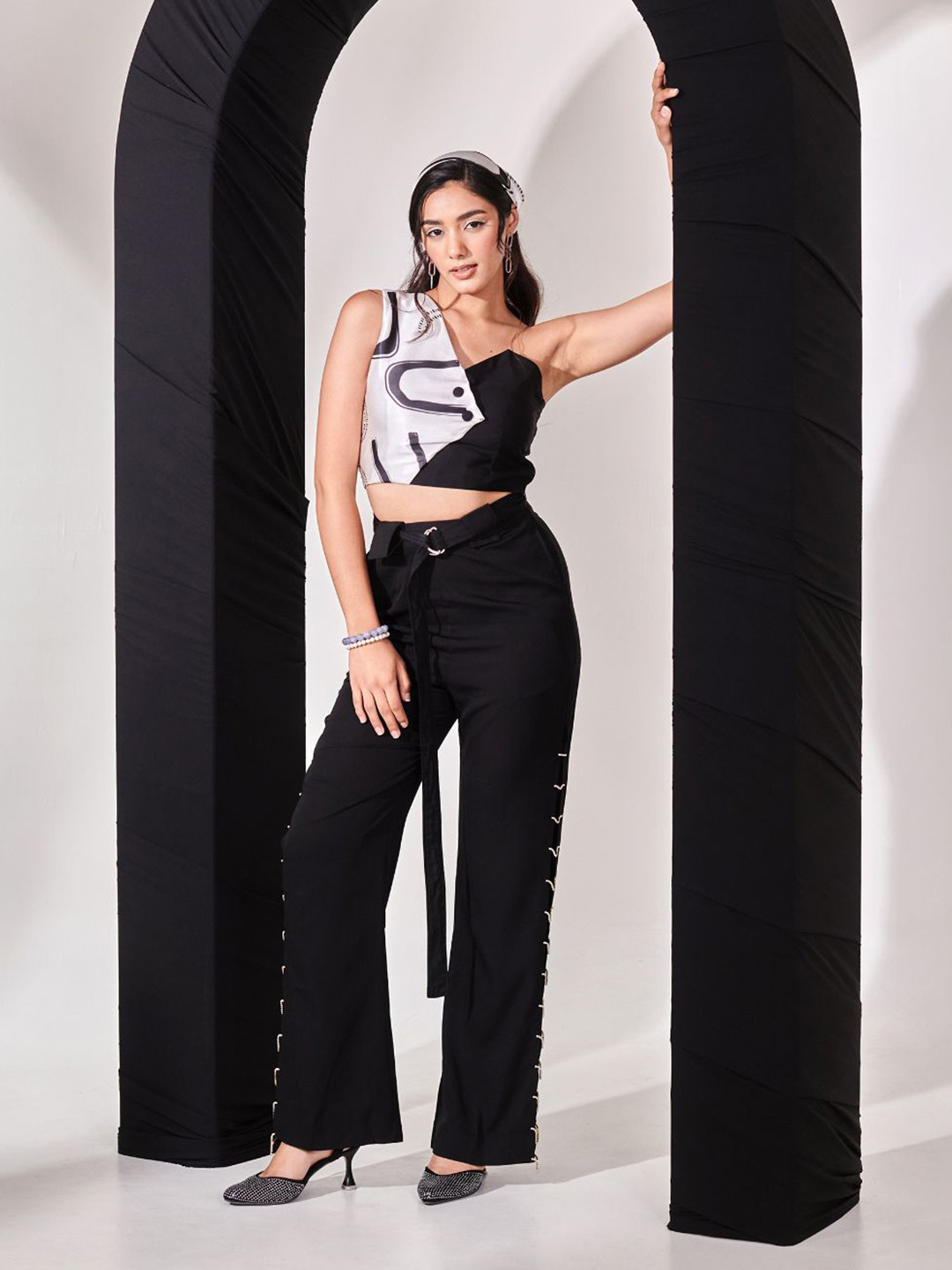 LOVEPRASHA Women Colourblocked Abstract One Shoulder Crop Top