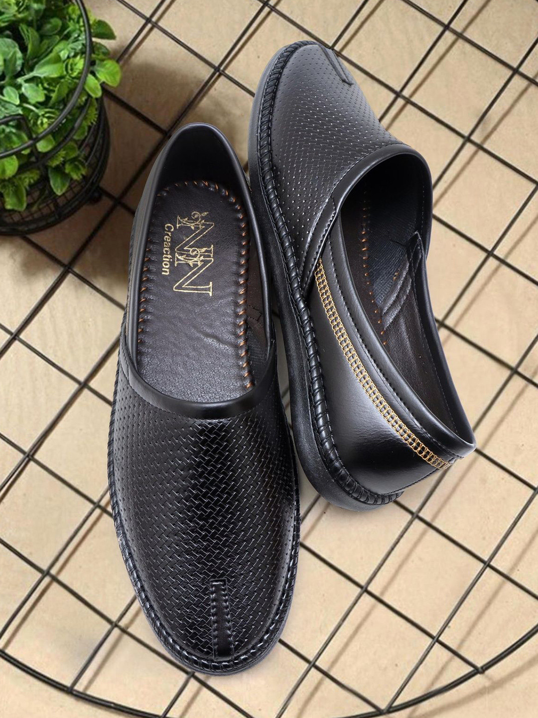 N N Creation Men Textured Leather Mojaris Shoes