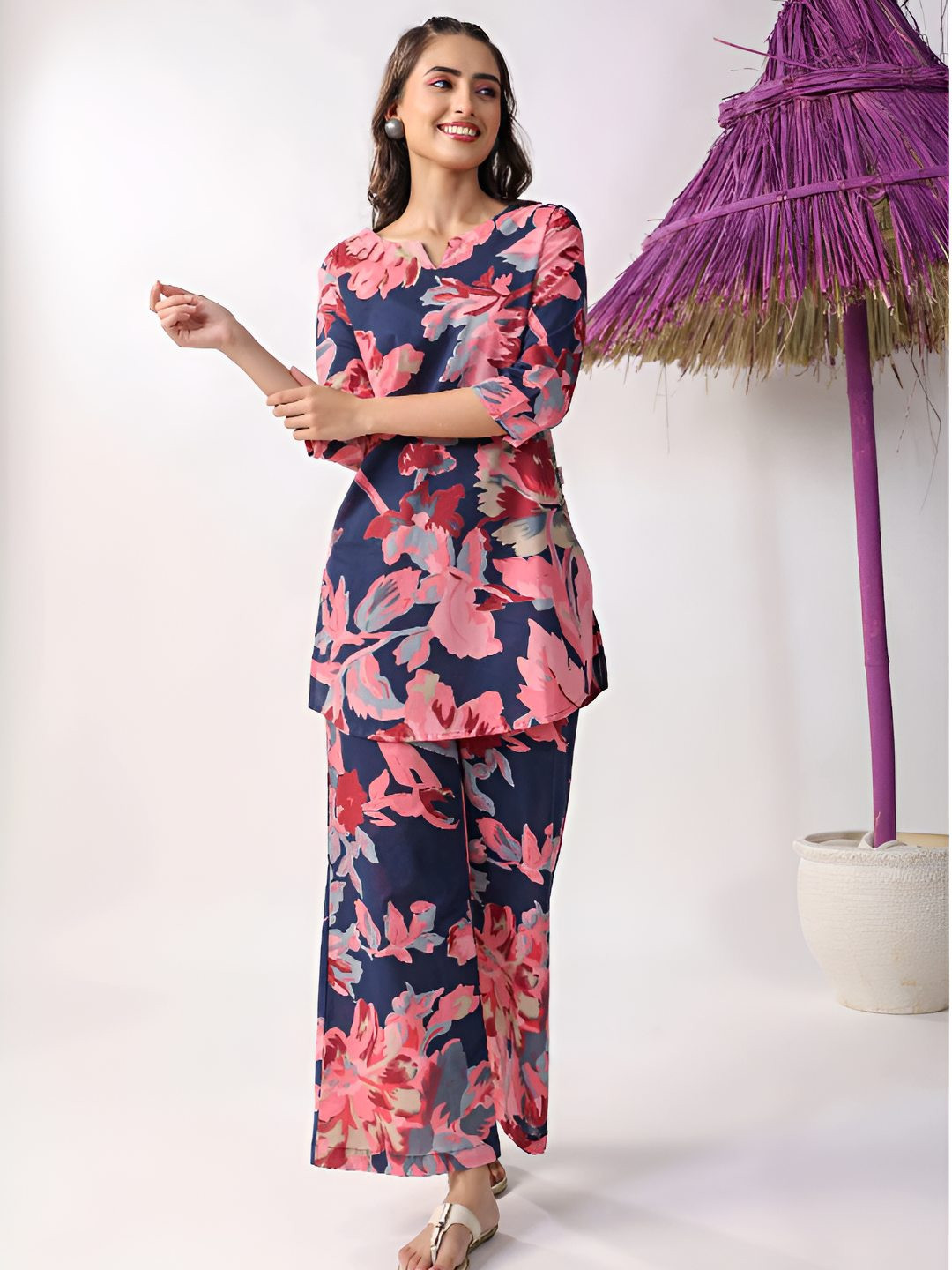 FLUXUS Women Floral Printed Regular Kurta with Palazzos