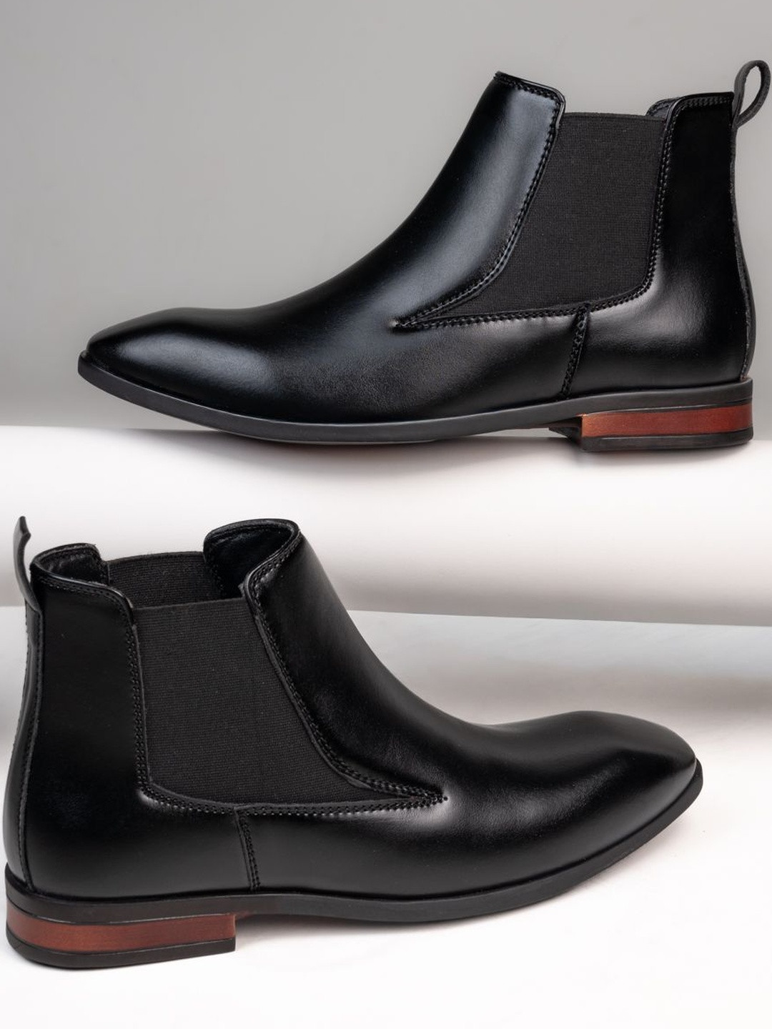 Roadster Men Black Chelsea Boots
