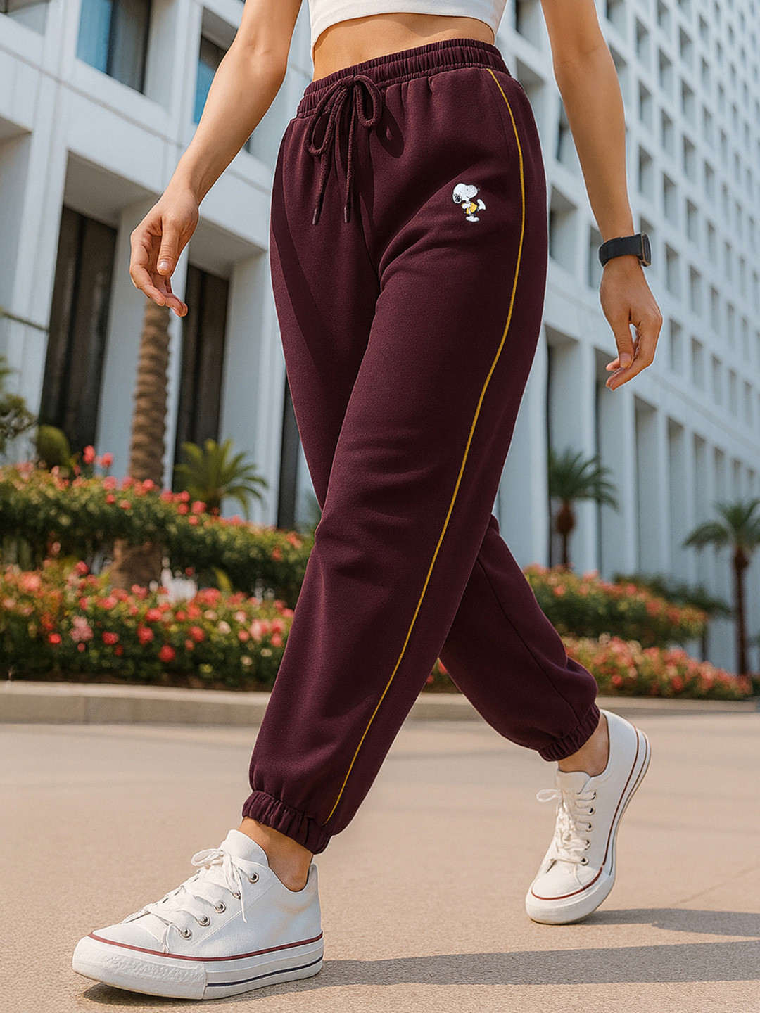 Bewakoof Women Peanuts Printed Mid-Rise Relaxed Fit Oversized Cotton Jogger