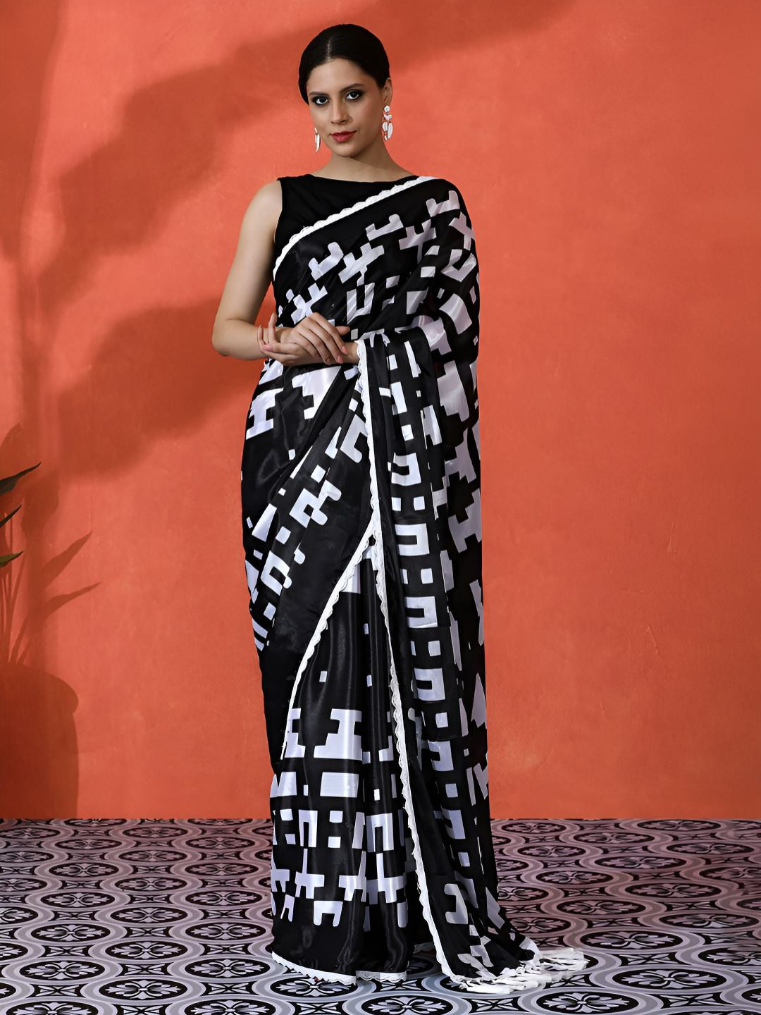 Desi Fusion Geometric Printed Jaali Embroidered Saree