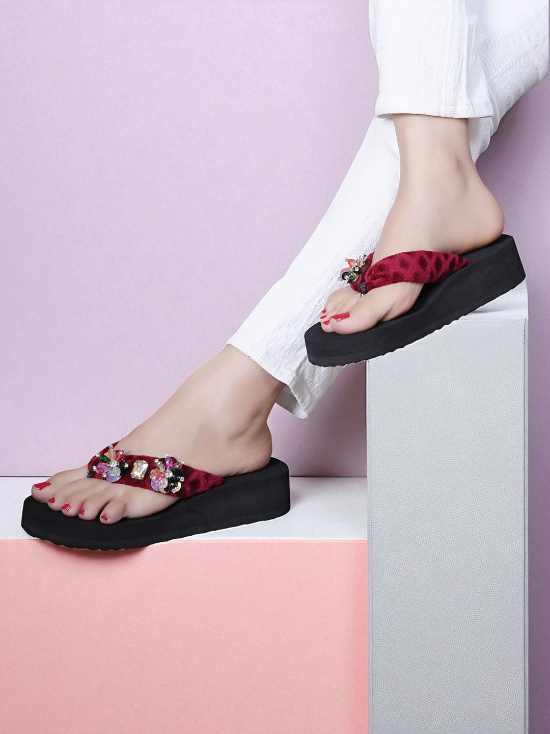 LOVEHUSH Women Anti Skid Slipper