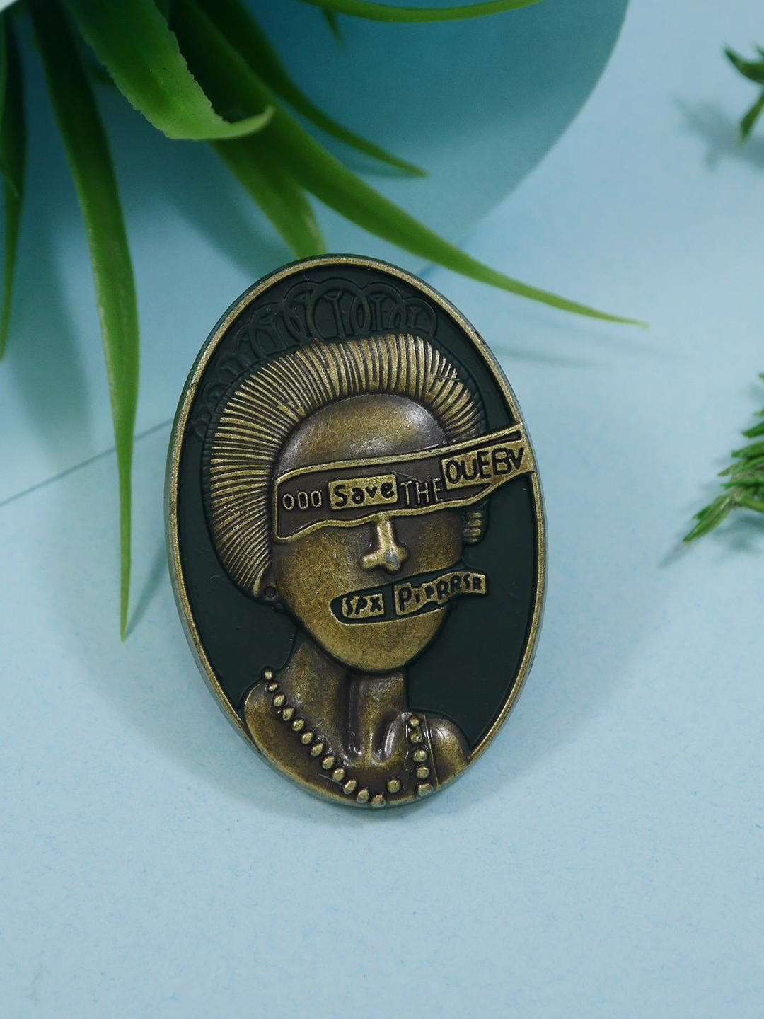 ADORN Unisex Queen Statement Brooch