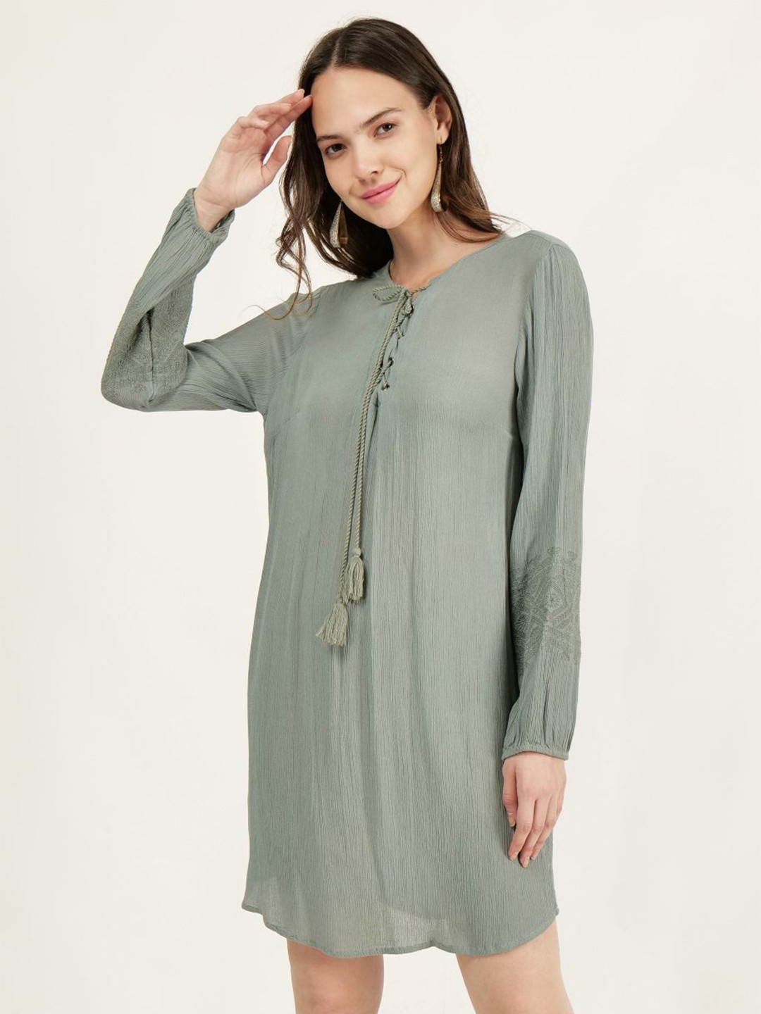 DRIRO Women Sage Long Sleeve Tie-Neck Dress