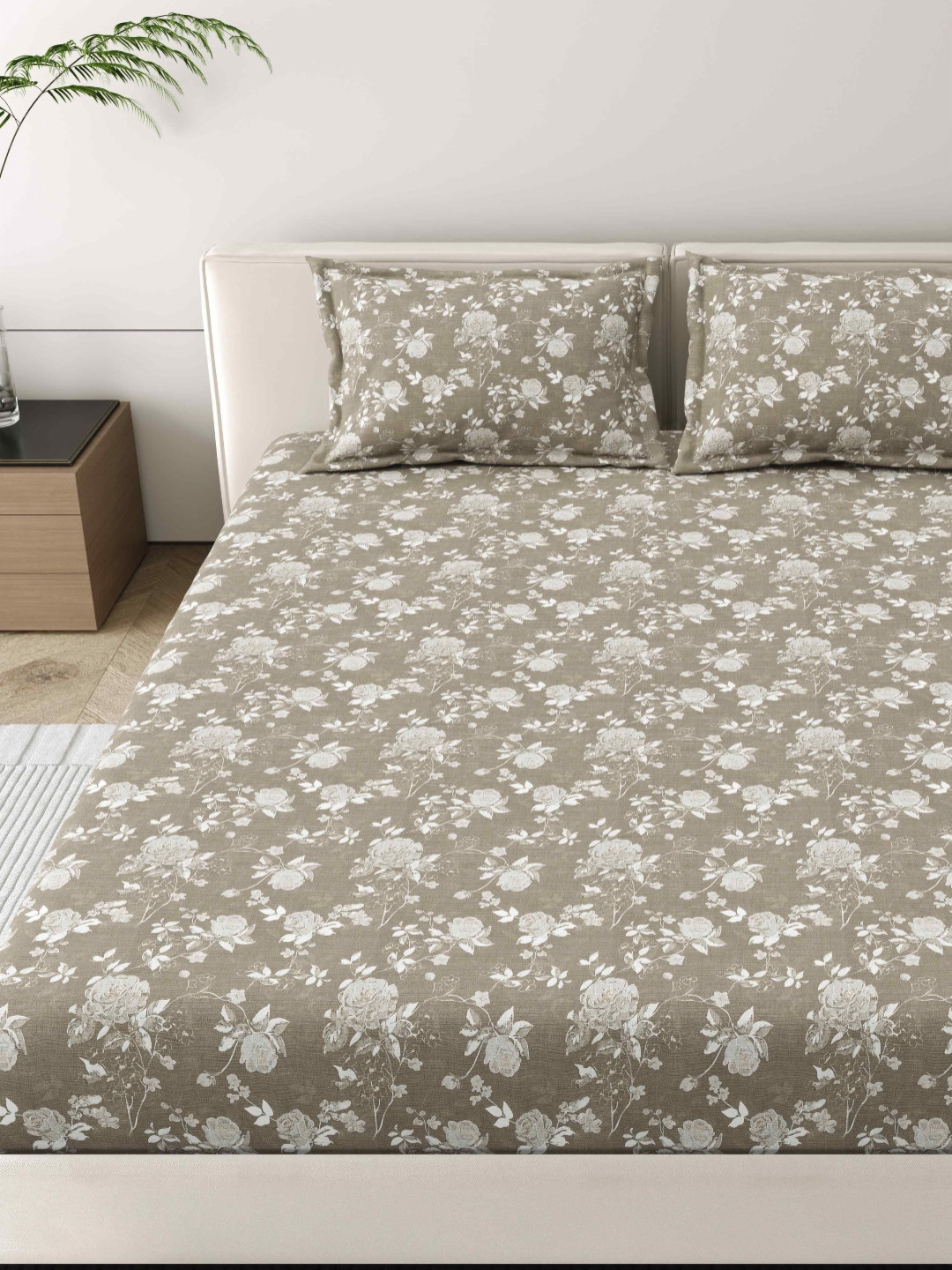 MAFATLAL Grey & White Floral Printed Cotton 186 TC King Bedsheet 1.08 m x 1. 08 m