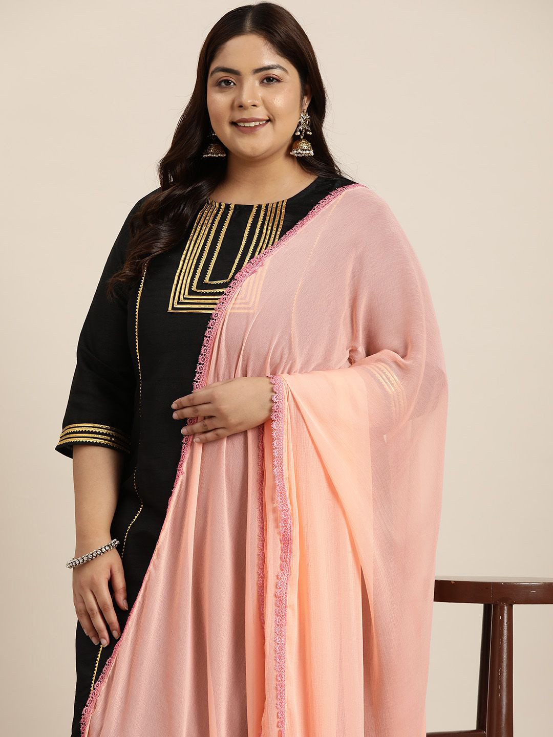 Varanga Women Solid Taping Dupatta