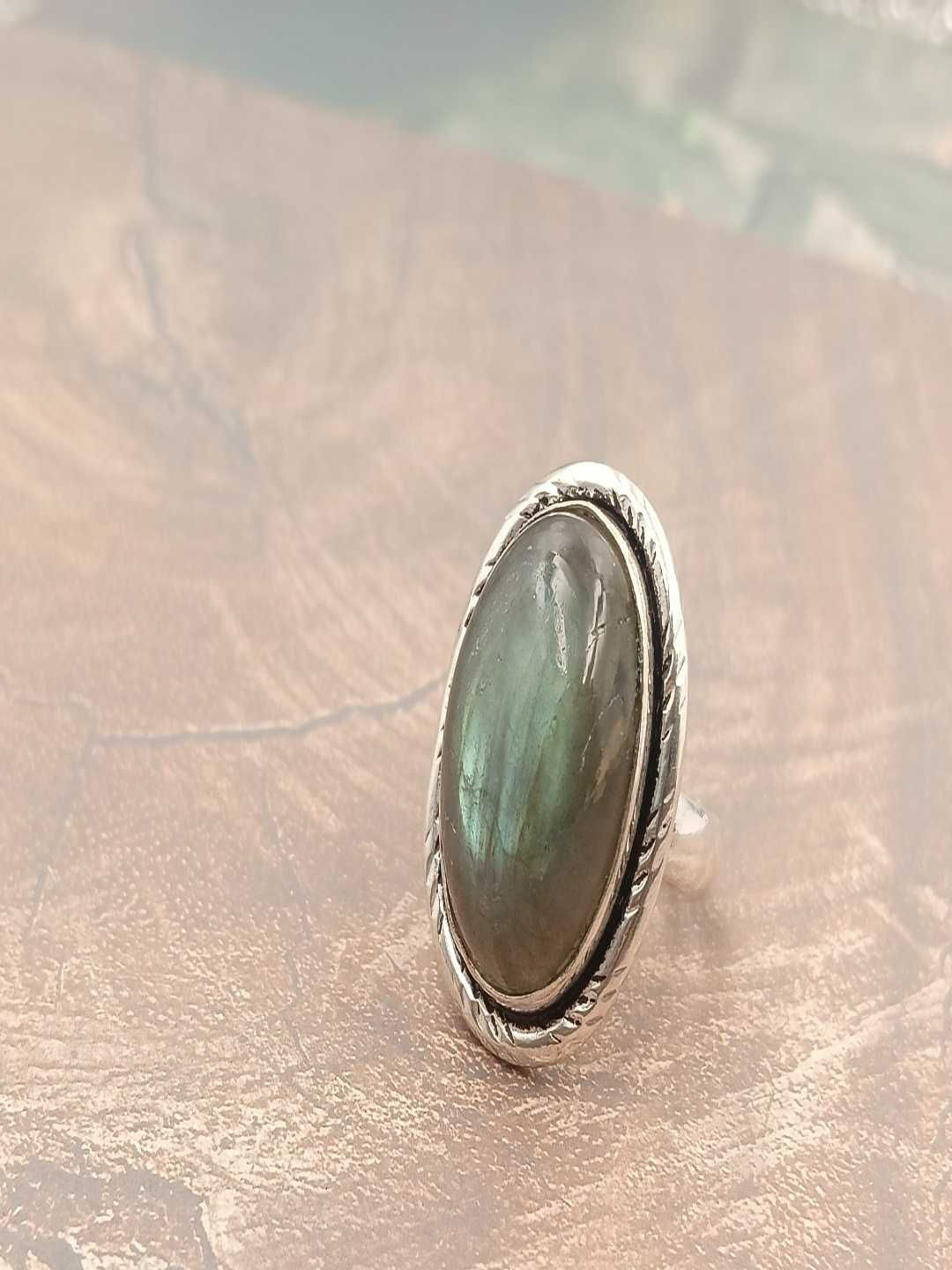 Shrim jewels Brass-Plated Artificial Stones Studded Oval Shaped Finger Ring