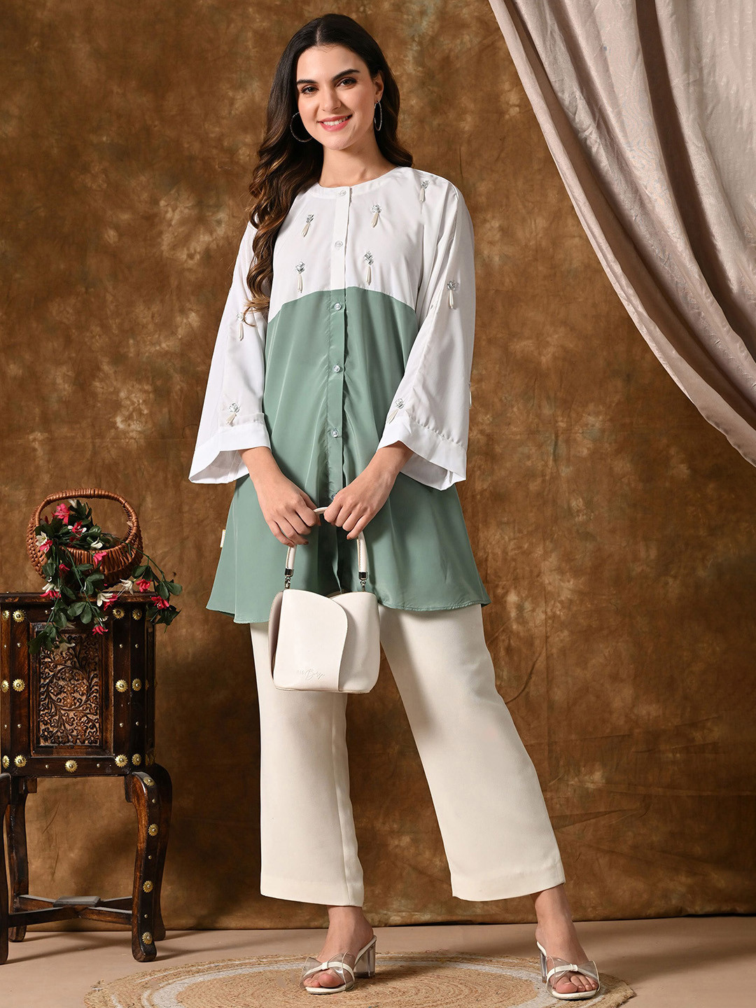 Demure by shiba Colourblocked Band Collar Tunic With Trouser