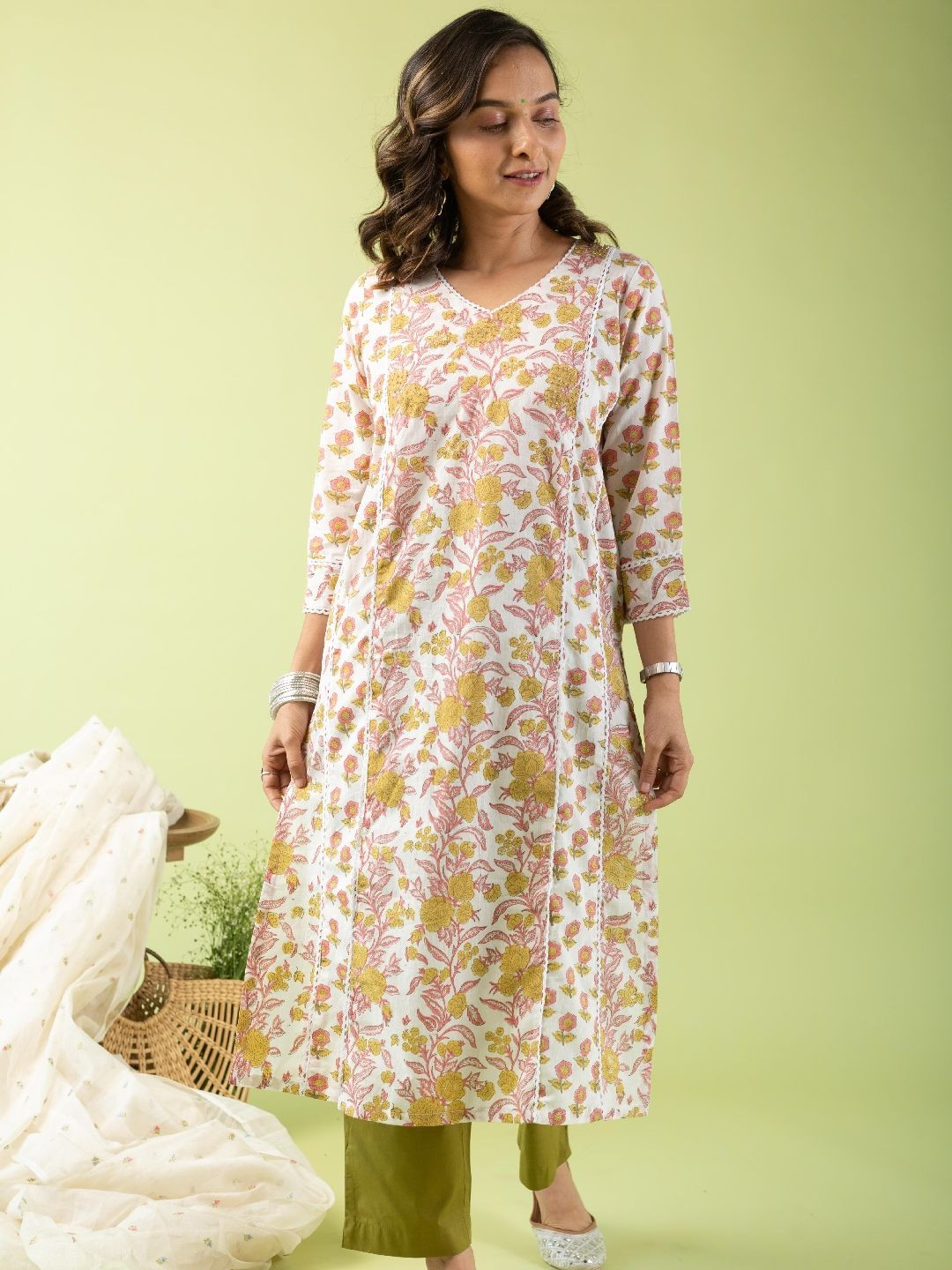 KUSVAA Women Floral Printed V-Neck Cotton Straight Kurta