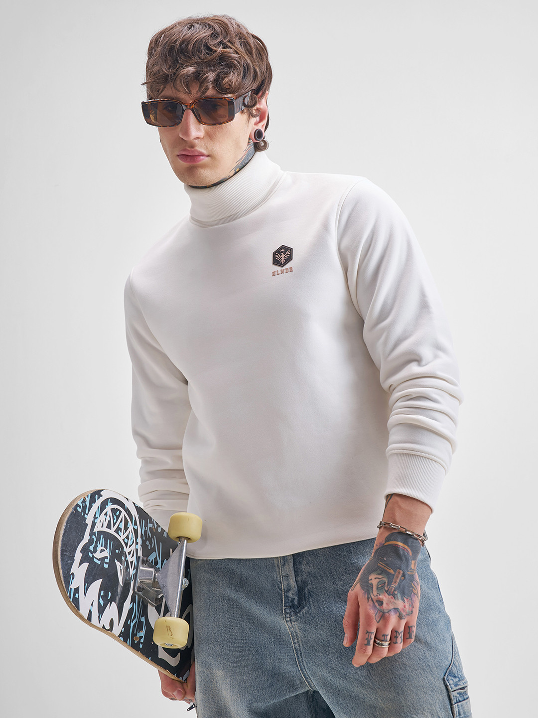 HIGHLANDER White Turtle Neck Sweatshirt