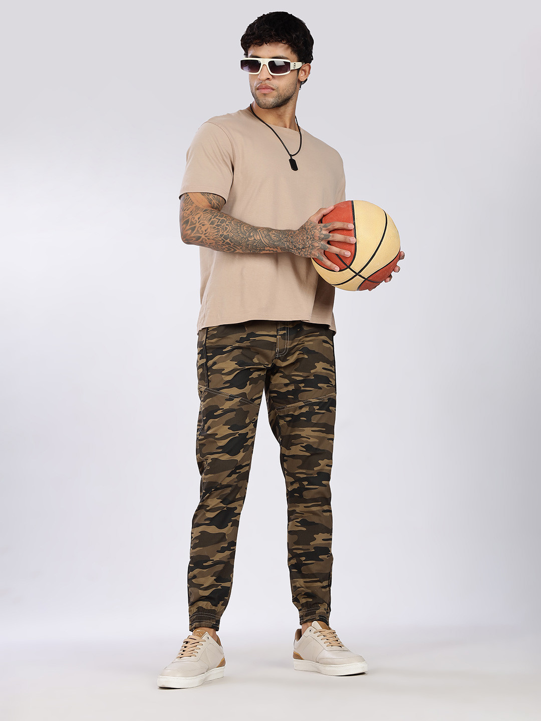 24 Street Men Camouflage Printed Mid-Rise Zip Trousers