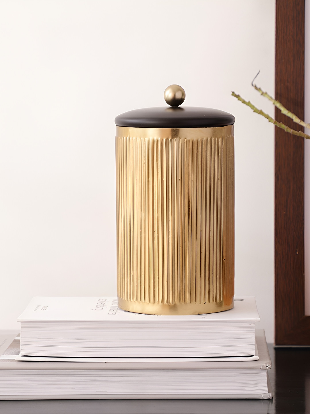 Decor de Maison Textured Cylindrical Container With Lid