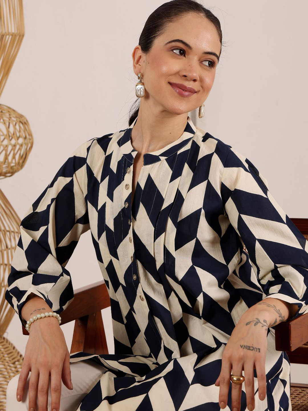 Lative Colours of Fashion Women Round Neck Print Cotton Top
