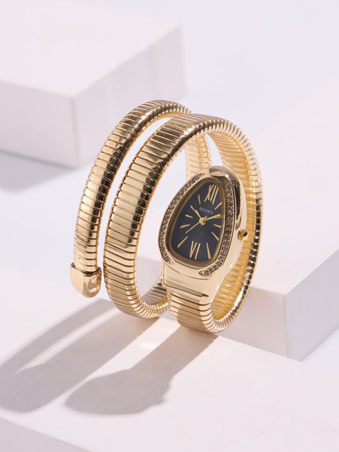 ZAADRAN Women Embellished Foldover Straps Analogue Watch Le Serpent Golden Black