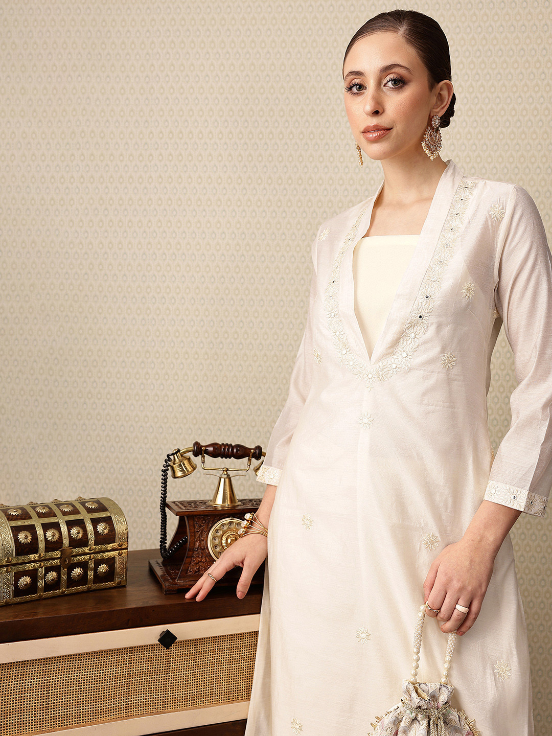 House of Pataudi Floral Embroidered Mirror Work Rozana Kurta With Inner